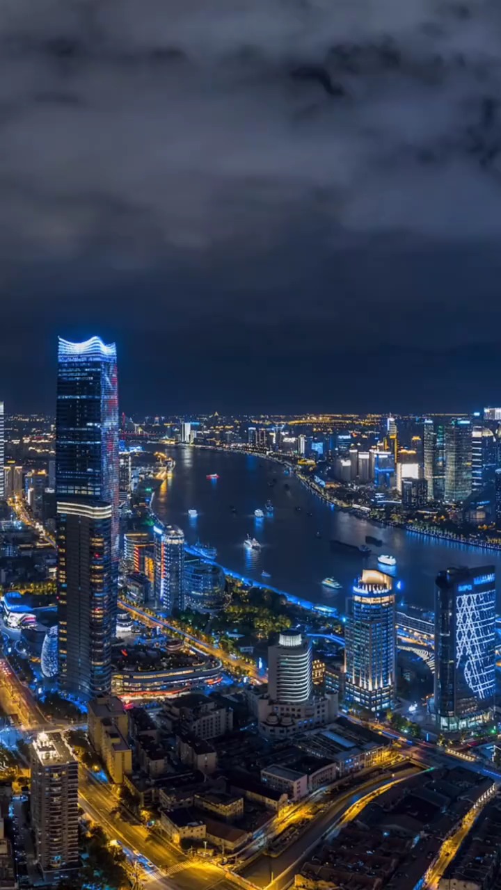 航拍上海外滩夜景 城市夜景跟百花争艳一样美丽,看不见的夜下,欣赏
