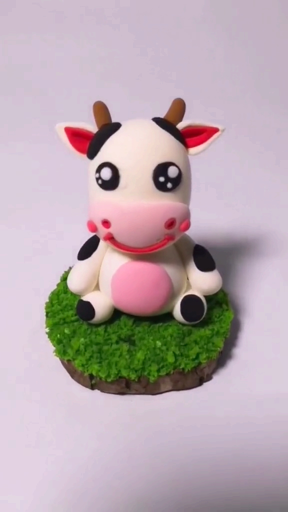 彩泥q版奶牛好生动啊!