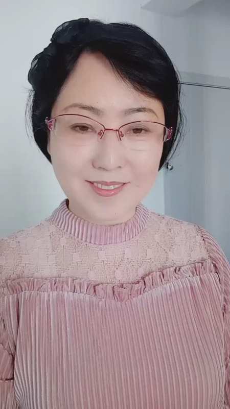 红颜易老花终谢青春韶华莫错过芬芳之时放异彩莫待白首叹失落以梦为马