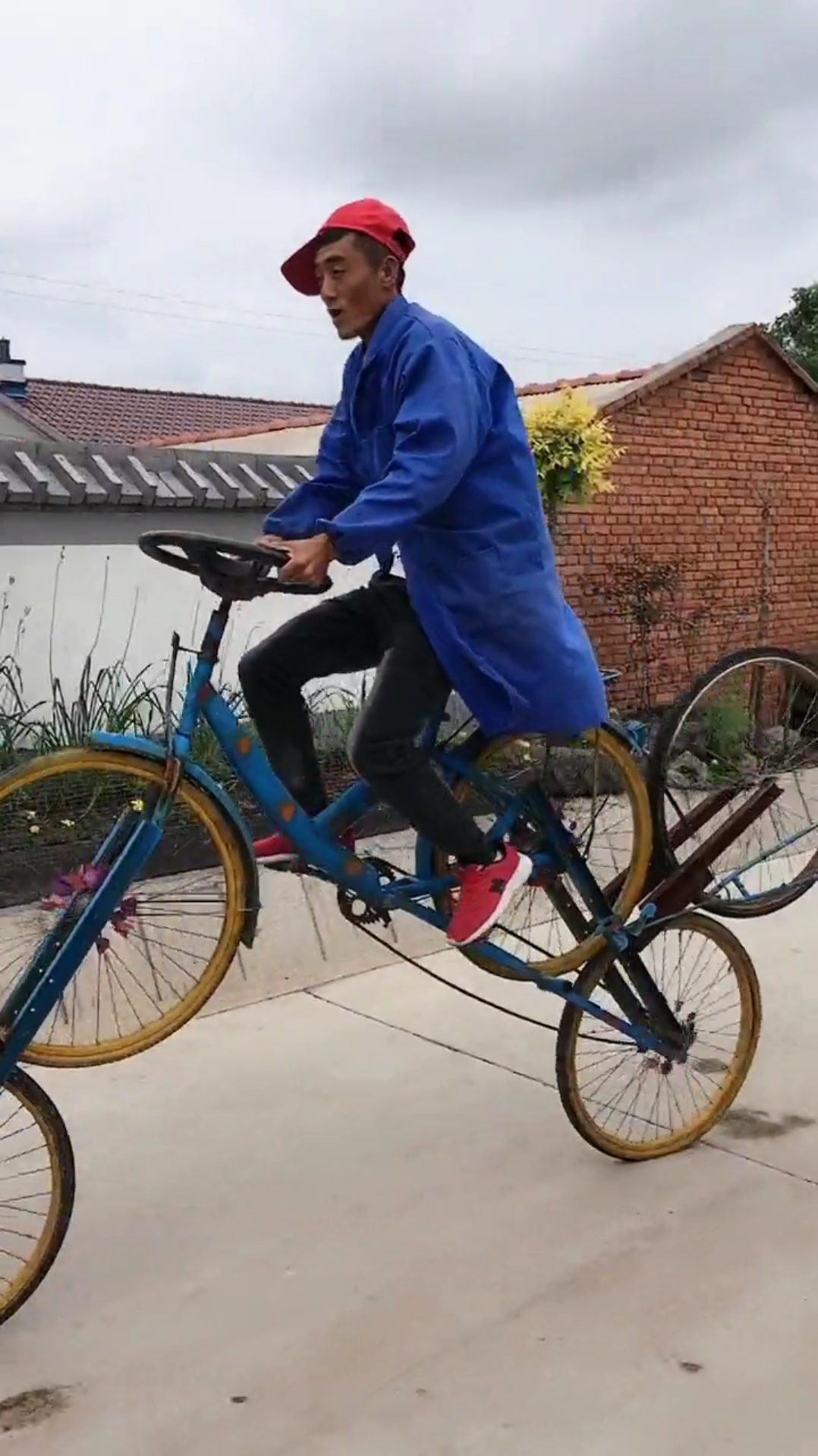 六个轱辘自行车