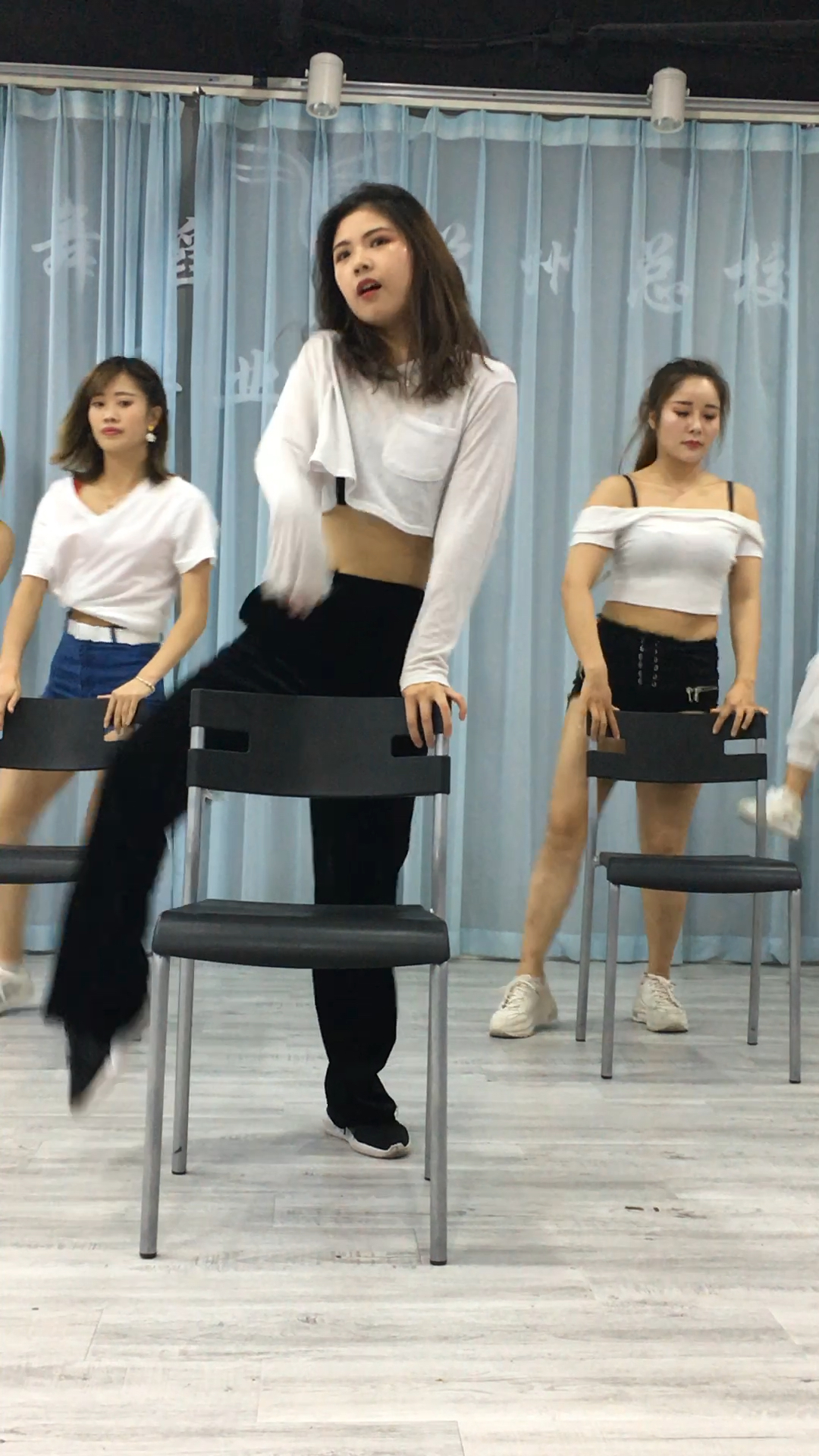 椅子舞,太性感了,喜欢的朋友点点关注哦