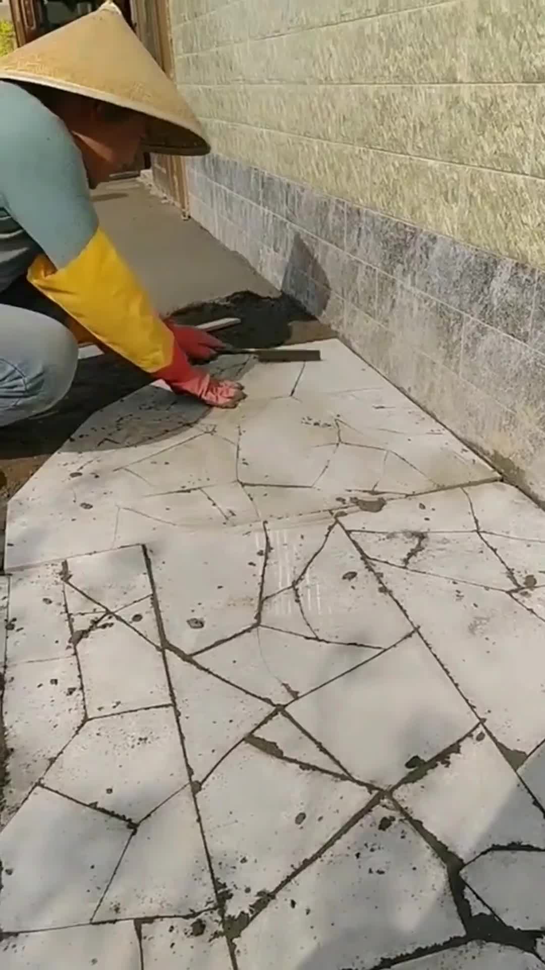 瓷砖为啥要敲碎,内行人才能看明白