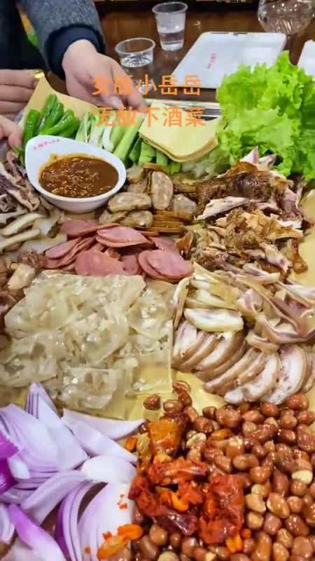 女版小岳岳亲自上菜,无敌下酒菜够四个人吃