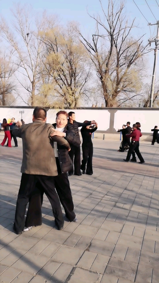 慢四!!!小探戈!!!