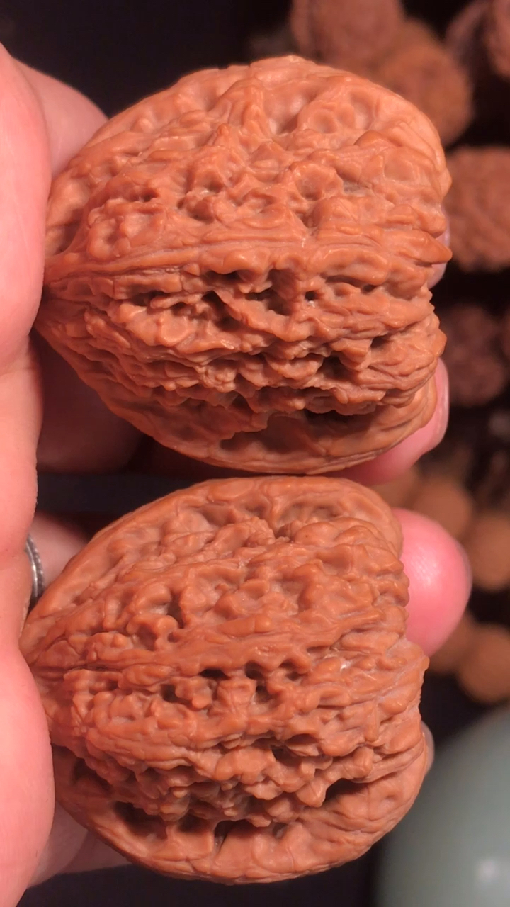 文玩核桃#老树窝底的南疆石狮子头