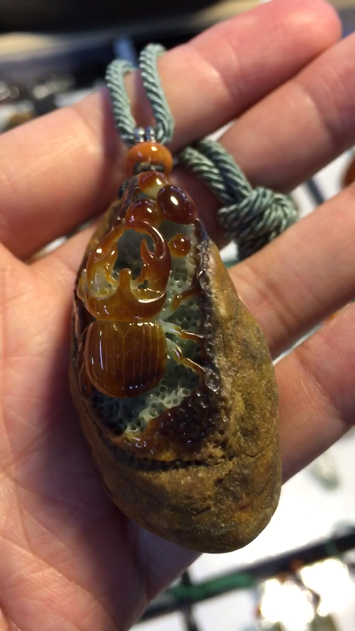 达马坎红翡带皮巧雕,超有特色,绝对独一无二