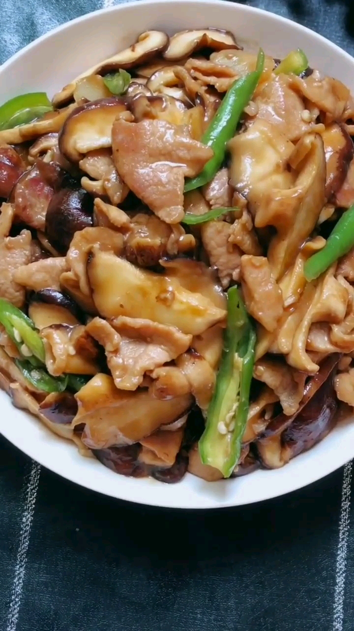 家乡特色美食#香菇炒肉片,都来吃