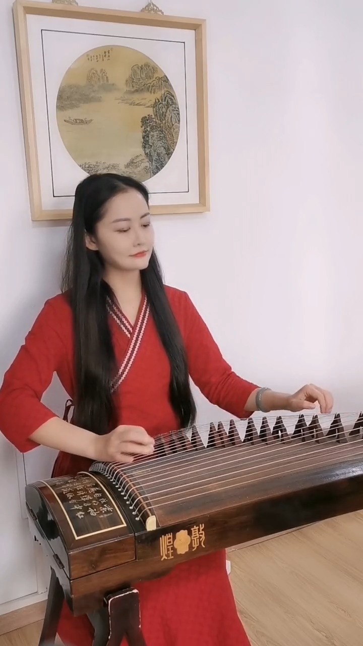 迷惑行為大賞#氣質美女古箏撫琴,柔情版嗩吶曲《老根想丁香》,感受了