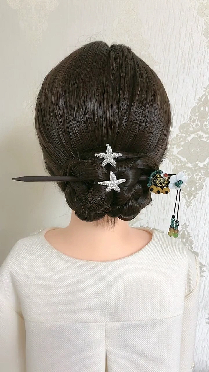 我是发型师#精致发簪盘发这样扎