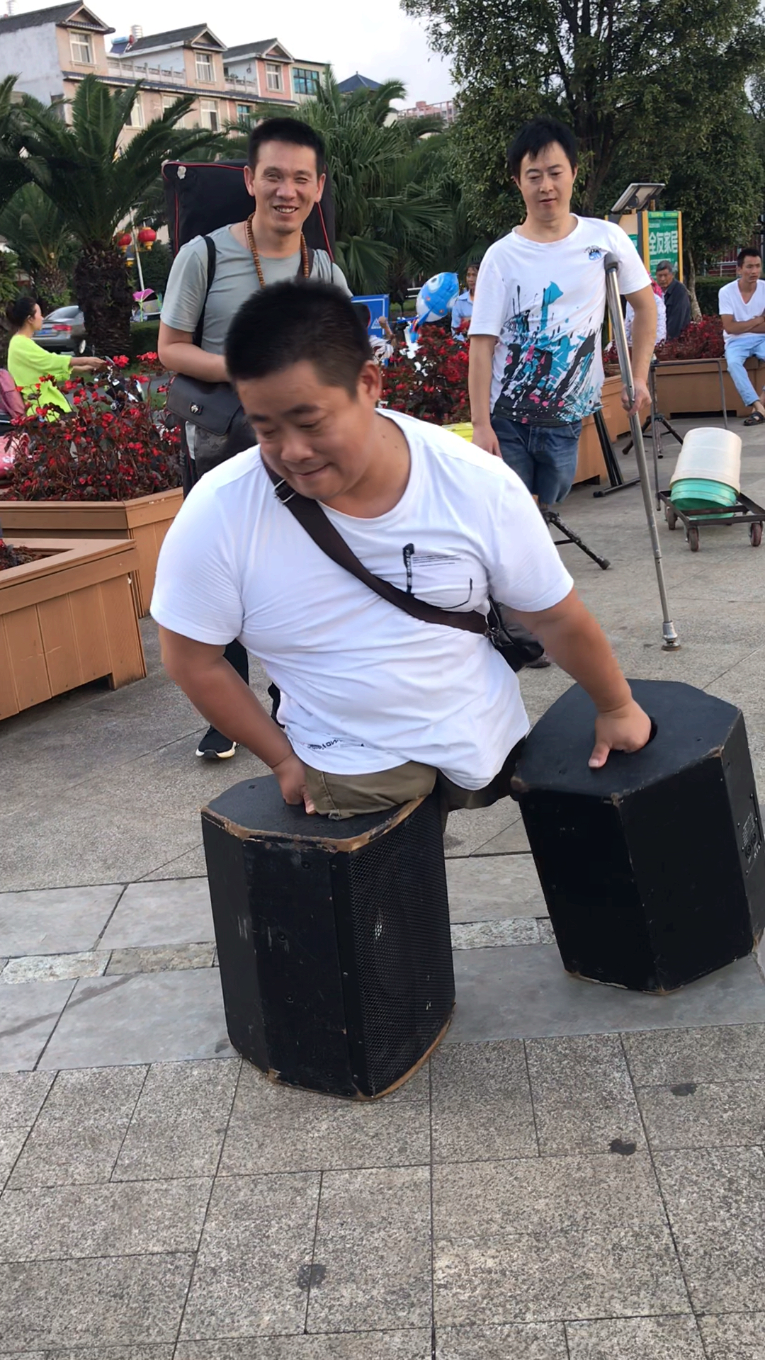 看无腿哥怎么走路