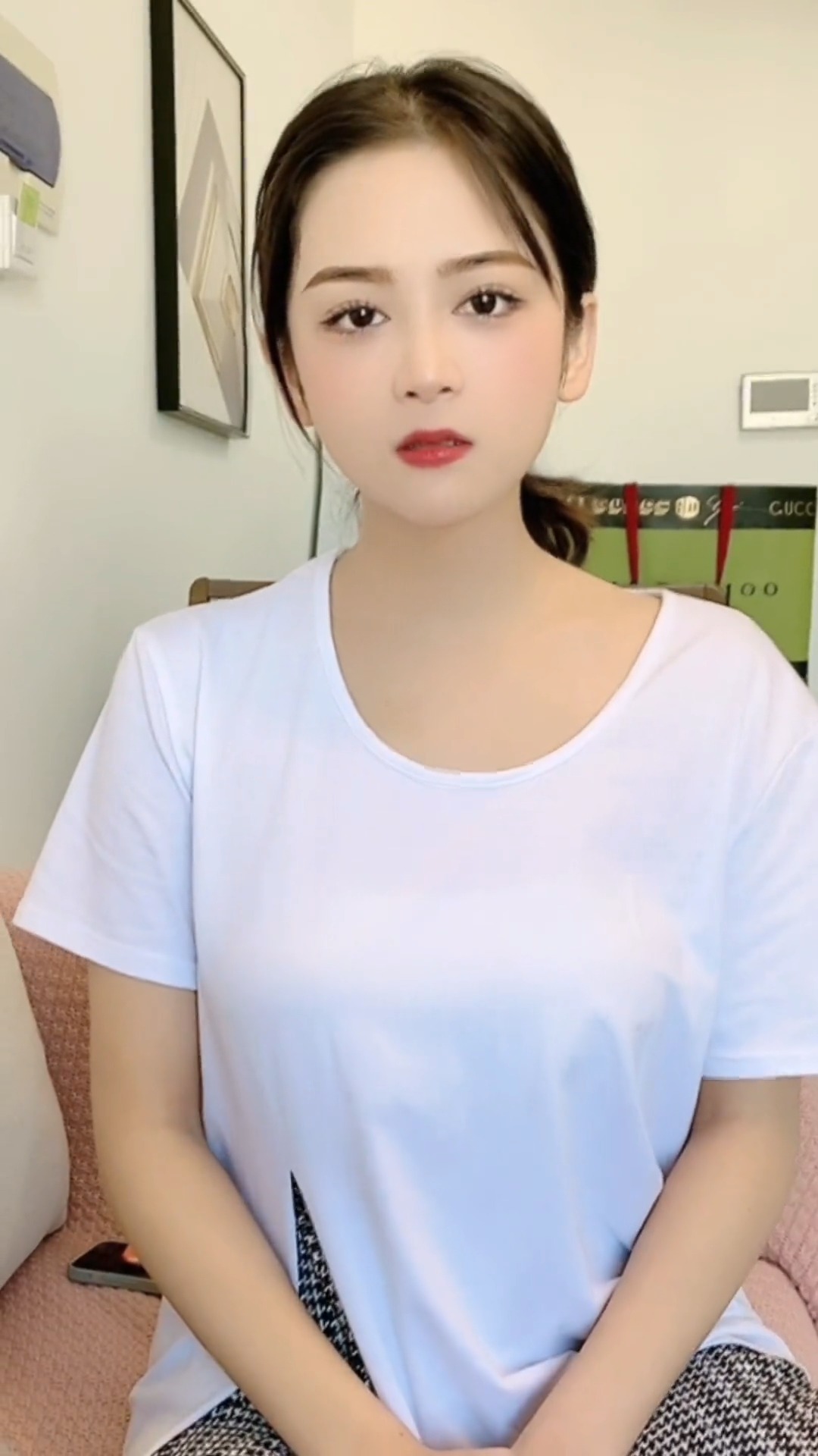 搞笑段子#杨小萌:不管你回答的对与错,必须和我去睡觉