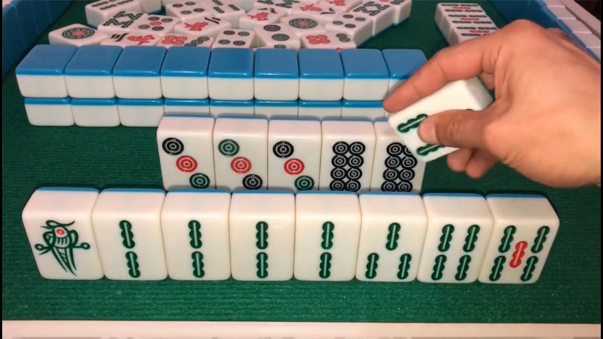 娱乐#小伙打麻将自摸了都不要,以为是青铜,看到最后才知道是麻将驼哌