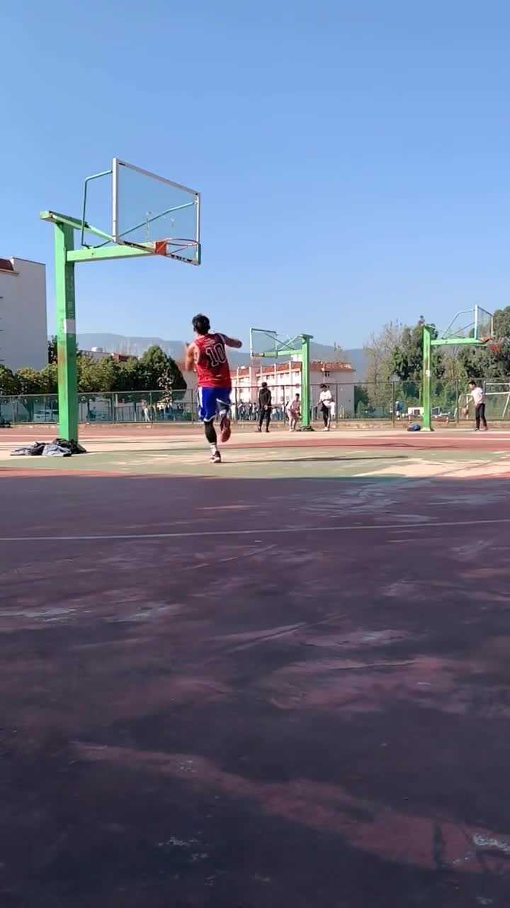 这弹跳逆天啊 云南滑翔机 身高178cm(1)