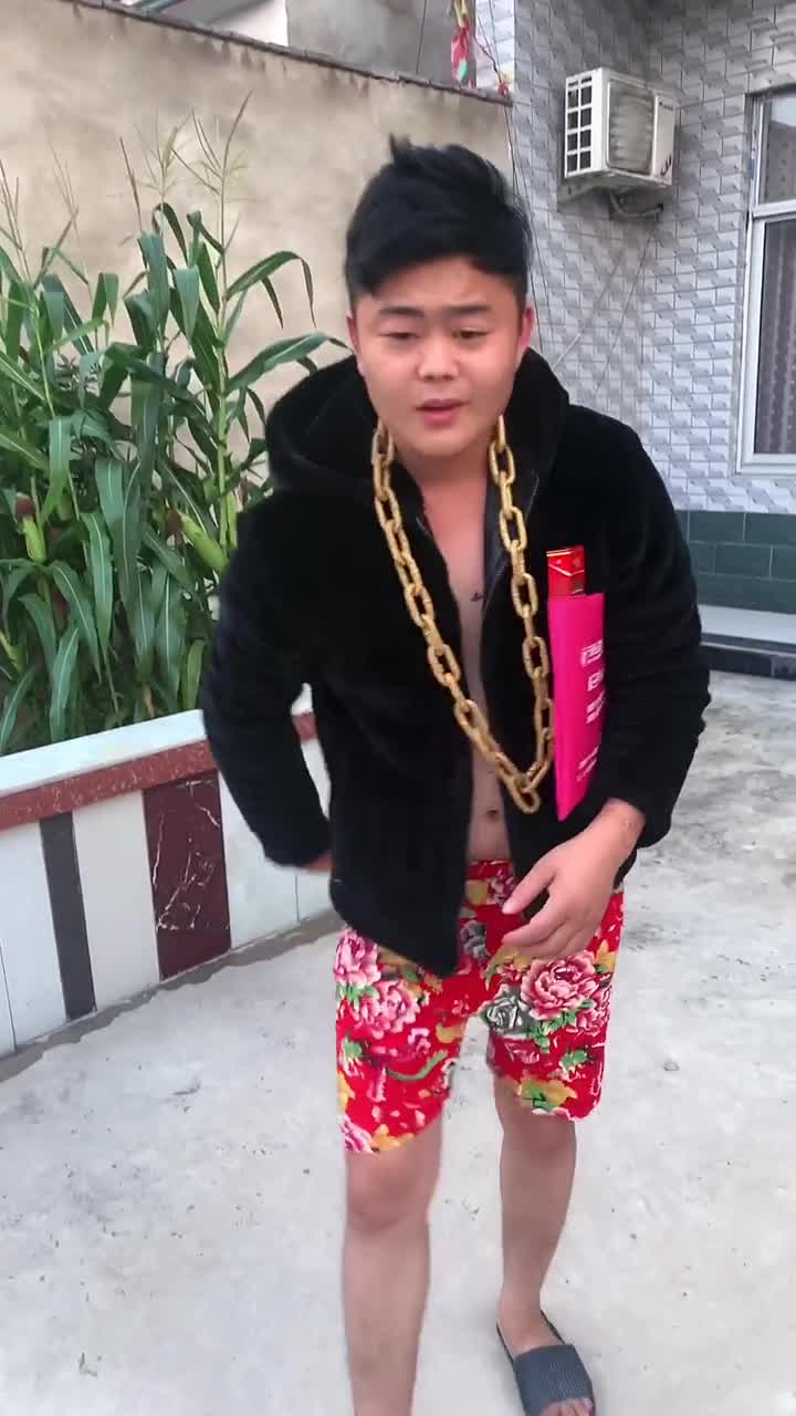 这不感觉我时髦吗精神小伙哈哈不到夏天不穿貂