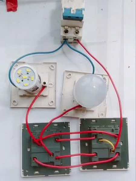 两地控制两个灯的接线方法电工电工知识电工接线