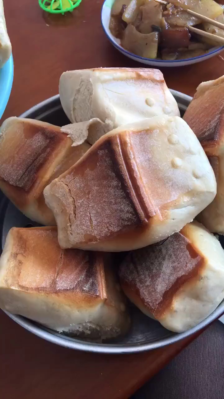 看看地锅蒸的大馒头