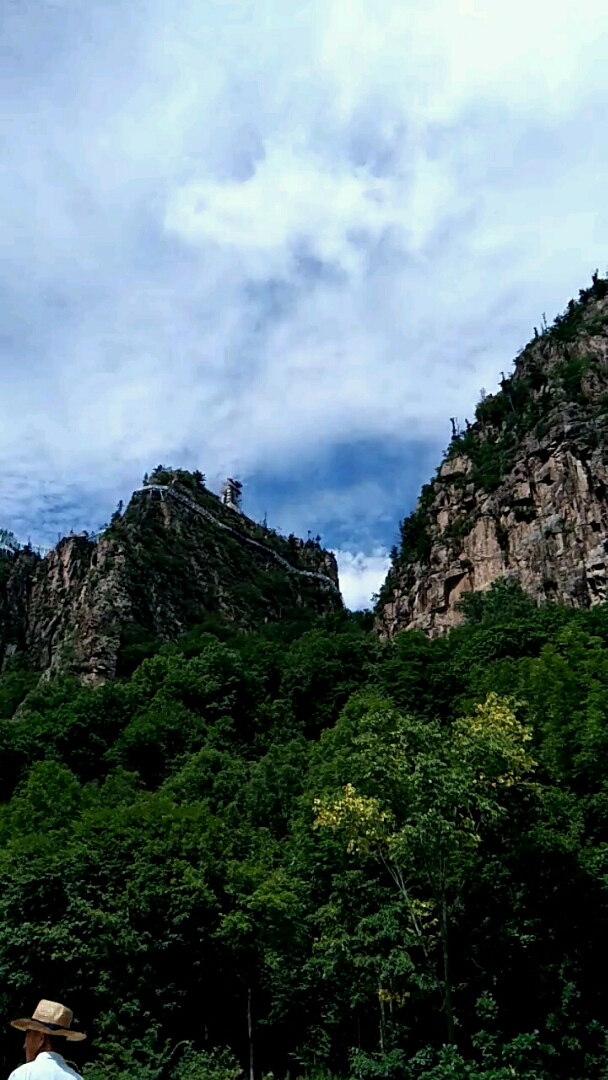 林口县罗勒密山鸳鸯峰玻璃栈道-度小视