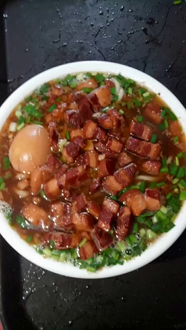 红烧肉的打卤面,加鸡蛋啦!