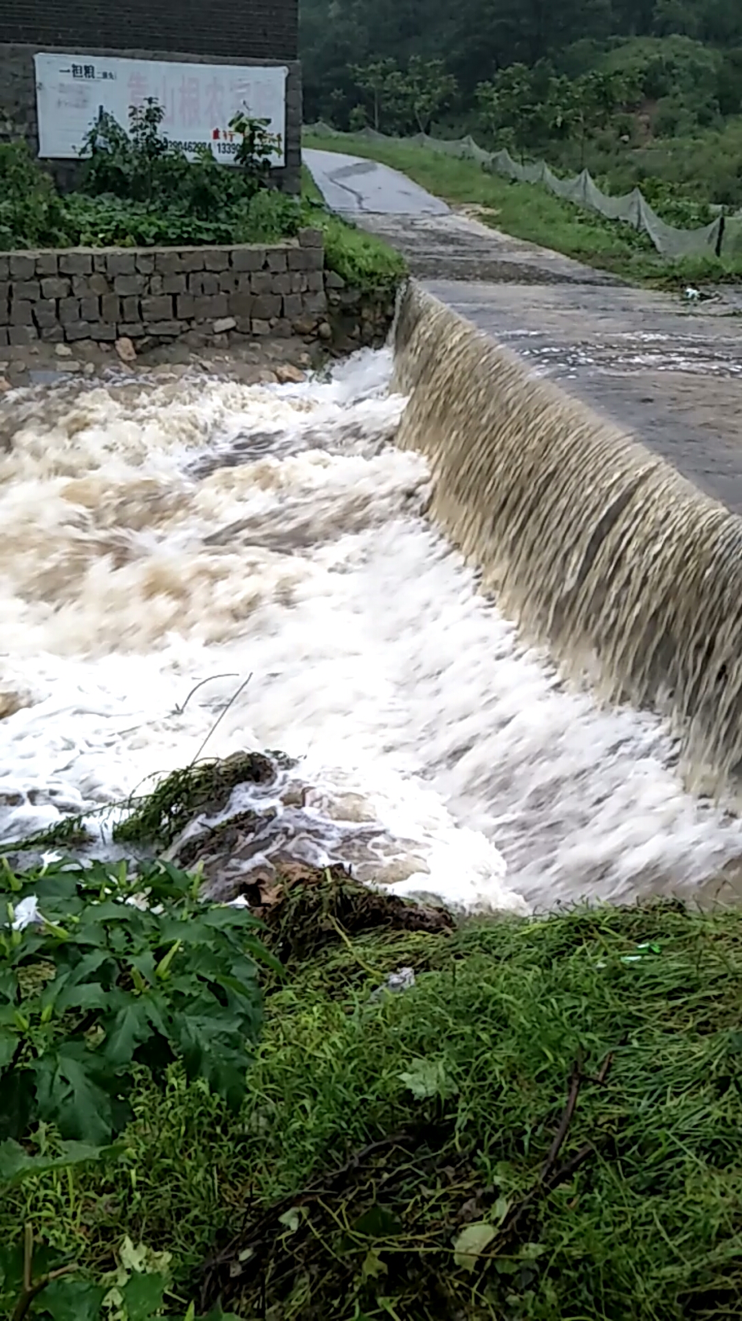 北镇的山洪水下来了