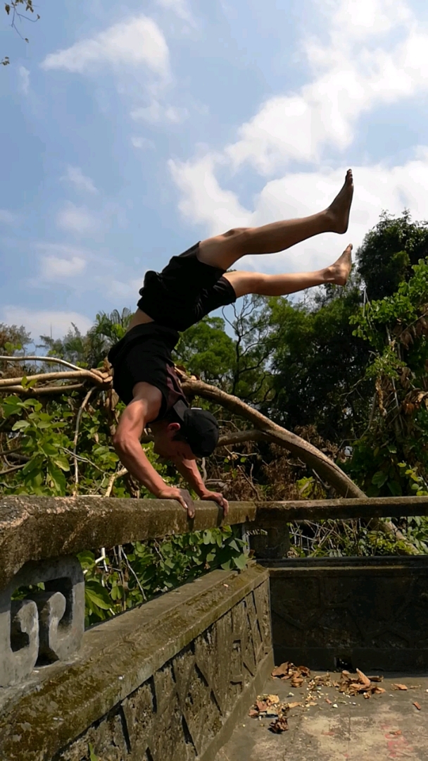 高难度倒立吊腰,太牛了