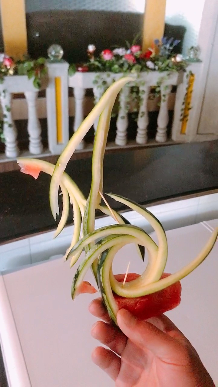 吃瓜群众#软西瓜造花,全靠扶,全能果盘大师看我的