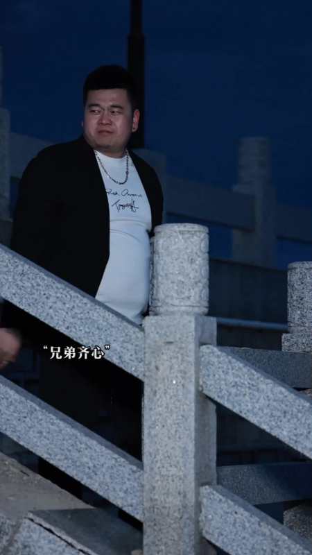 2022-07-260王二利八佰兄弟10粉丝  关注当修狗好不容易把玩具拿出来