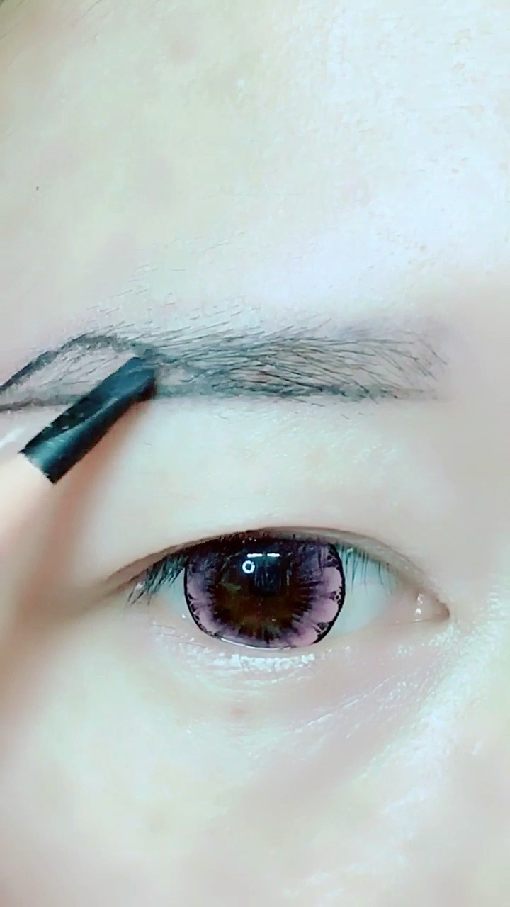 三角形画眉毛方法以,学会了吗,喜欢化妆的宝宝双击 关注,影姐每日分享