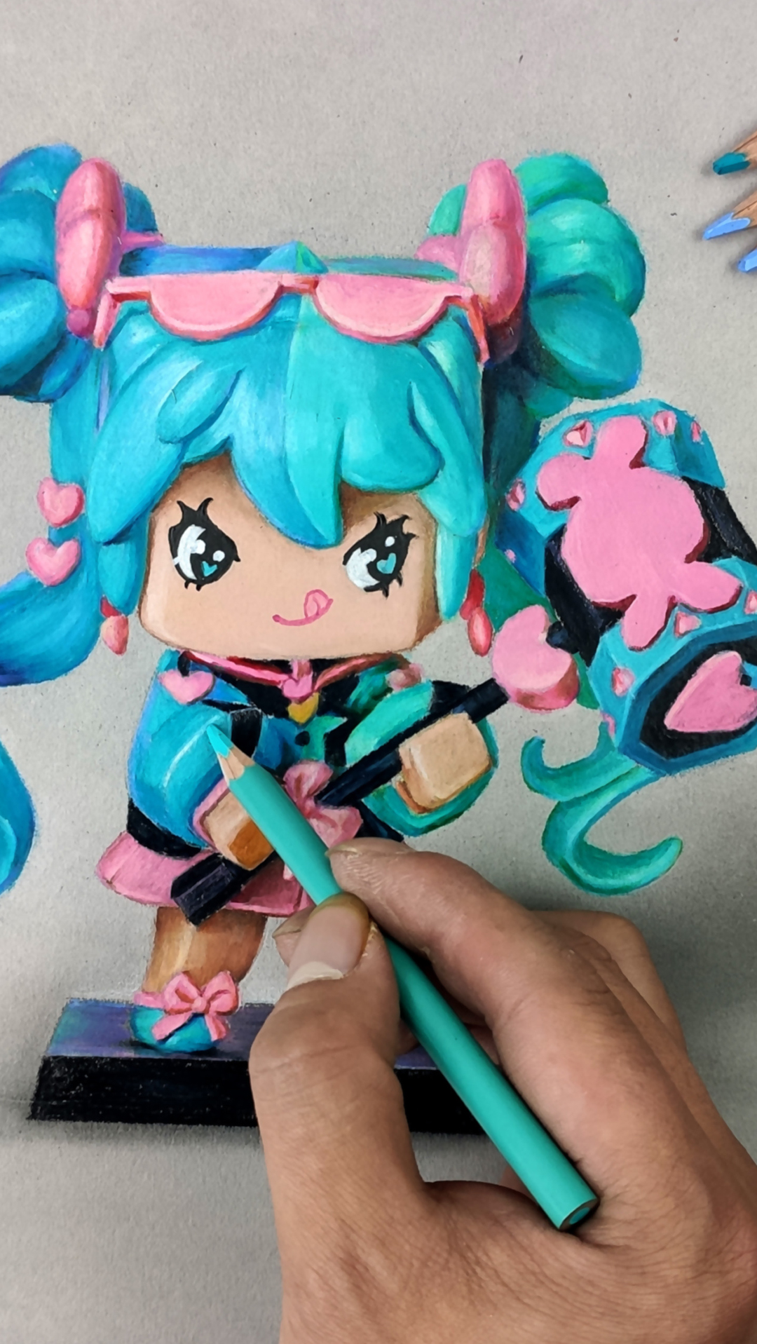 大佬来了#彩铅卡通画,画迷你世界的小艾!