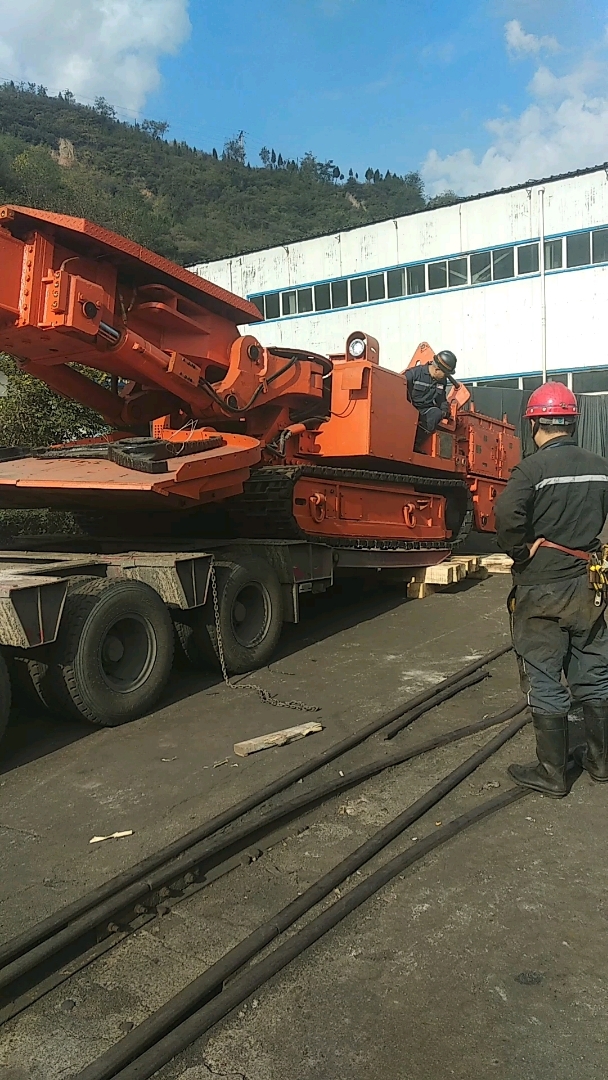 开的真好,综掘机进洞开始.-度小视