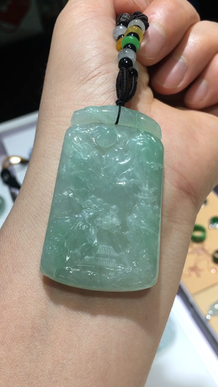 天然翡翠   果绿山水牌