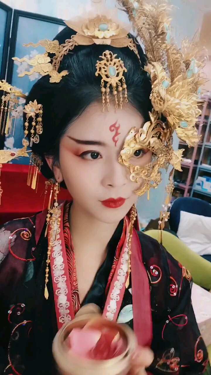 猜猜这个头饰有多重@御儿.古风(o575402480)