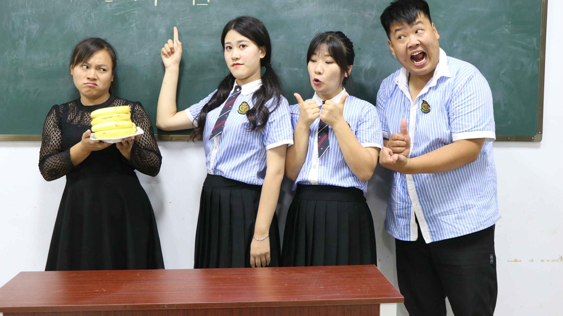 学霸王小九校园剧:3 1=6移动一笔使等式成立,学霸一笔完成,老师被"奖"