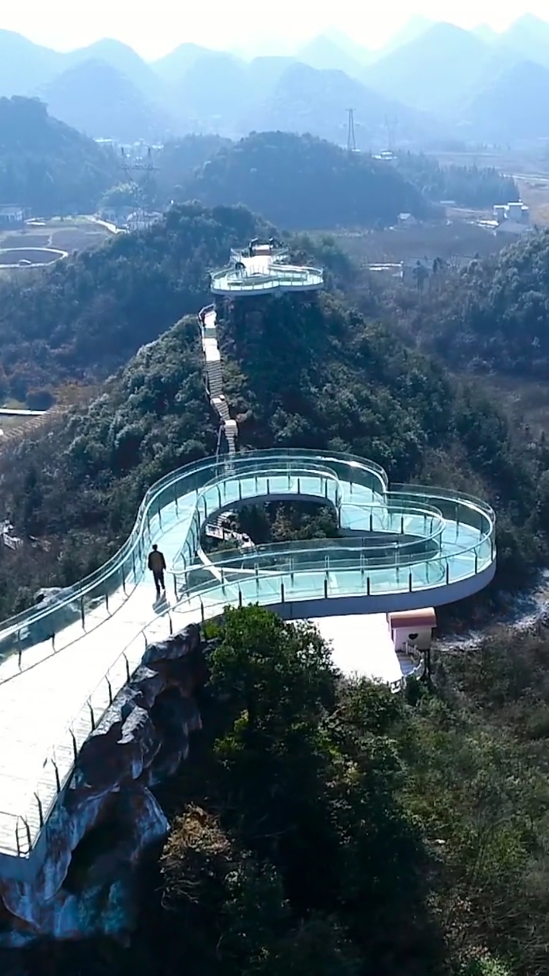 带你去旅行贵州毕节彝山花谷心形玻璃桥