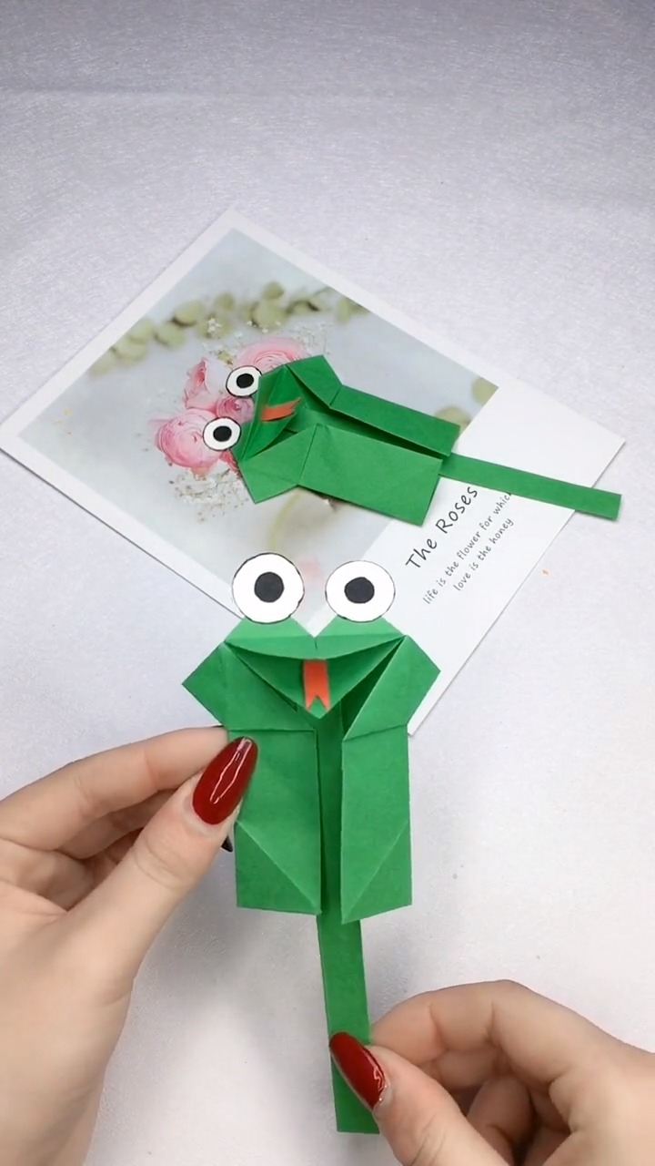 手工制作#超级简单的会动的小青蛙,你喜欢吗