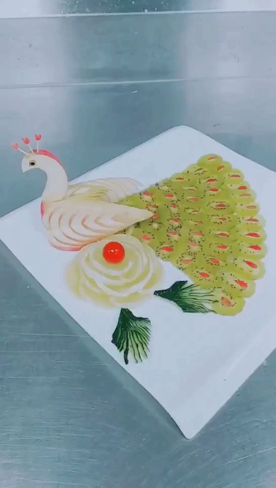 你喜欢的样子我都有#孔雀开屏了,真的好美#水果雕刻@全民小助手