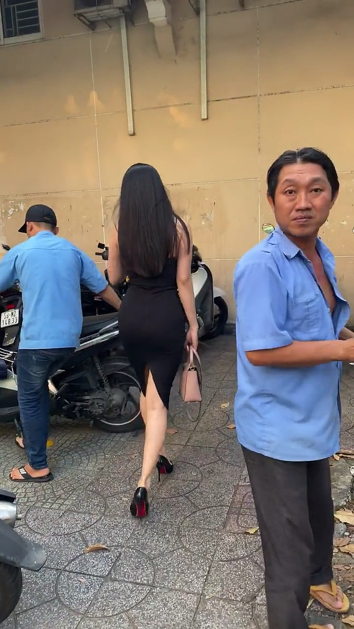 越南街头百态#越南女dj下班了