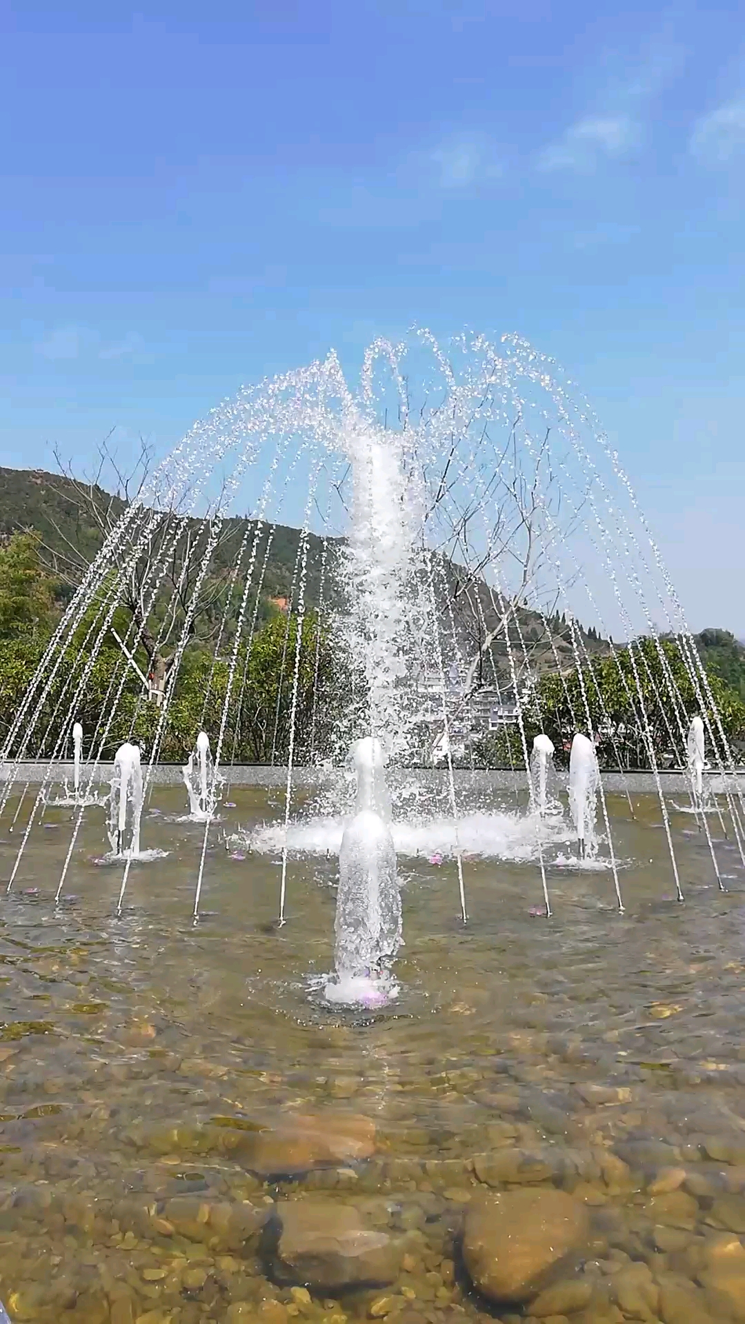 山沟沟旅游风景区喷泉,续集夜景马上呈现