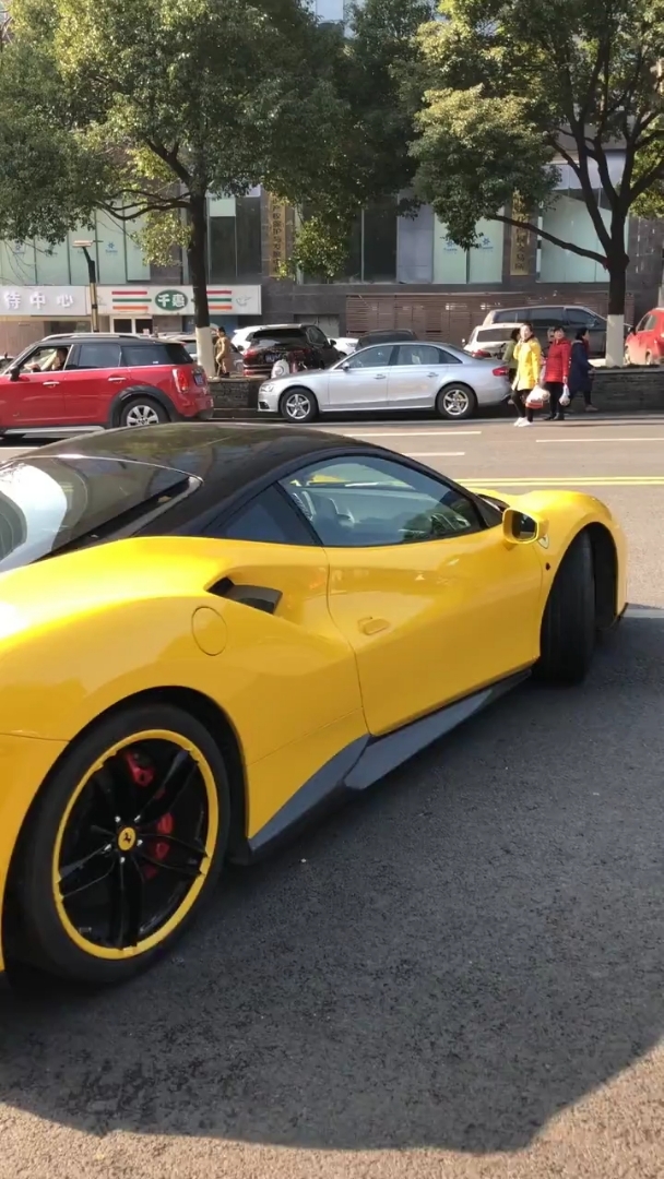 长沙最帅的法拉利488炸街"纯声浪"