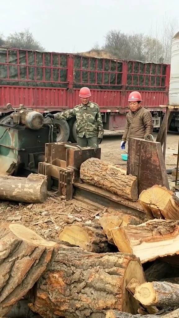 劈木机针对大型木材及树墩进行分解和切劈设备占地面积小效率高检修