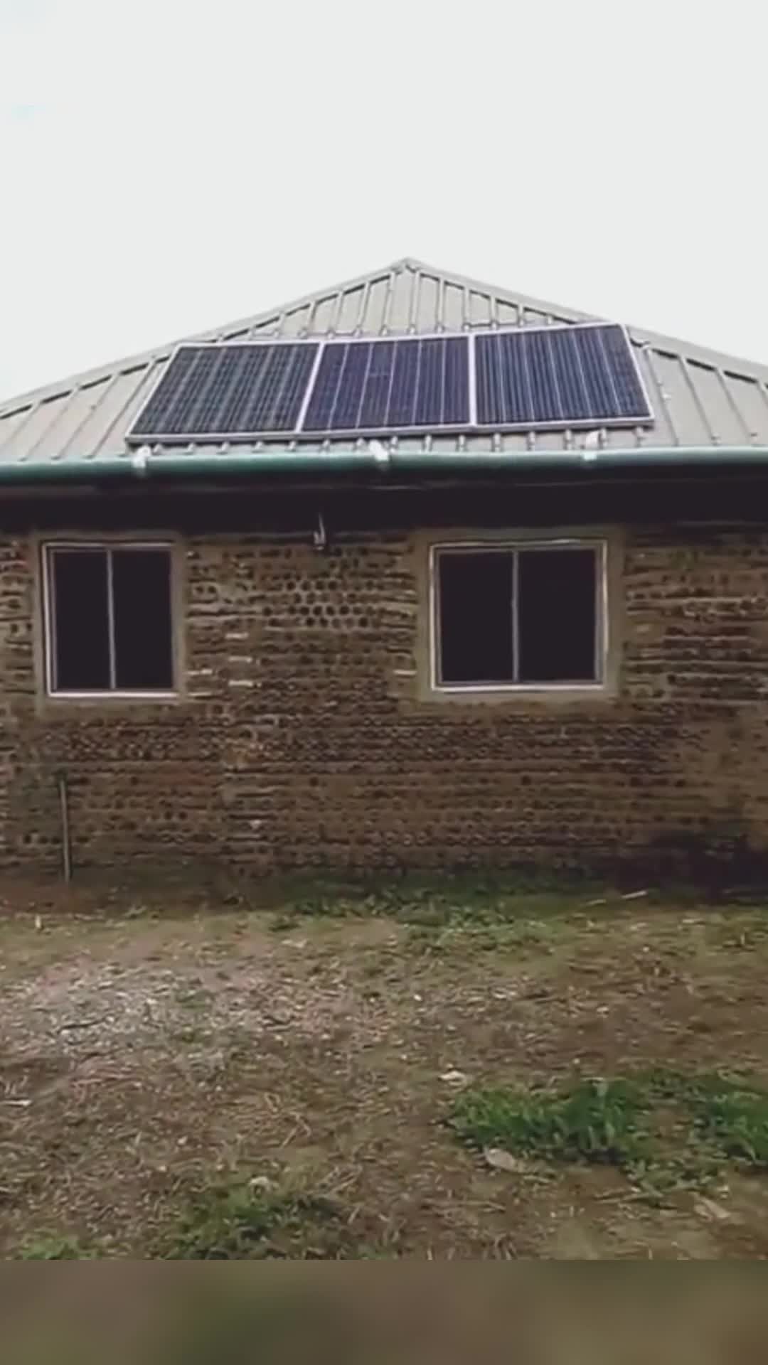 我要上热门#非洲人用矿泉水瓶做的房子,看他们的聪明想象和智慧,寥怂