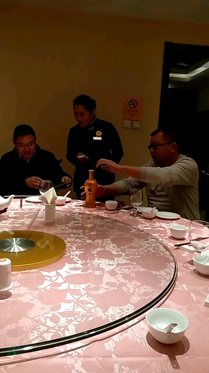 全聚德服务员就是不一样