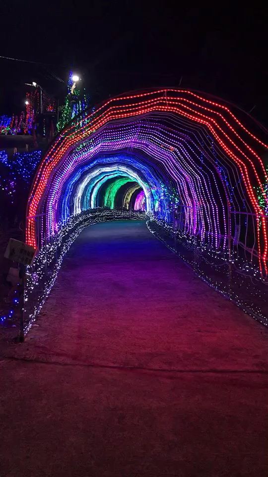 感觉走进了彩虹洞