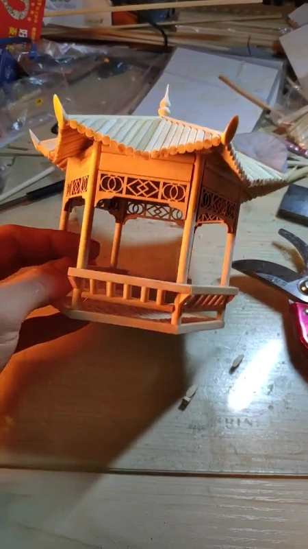 牛人用筷子制作的小亭子,成品一出,真是太有收藏价值了