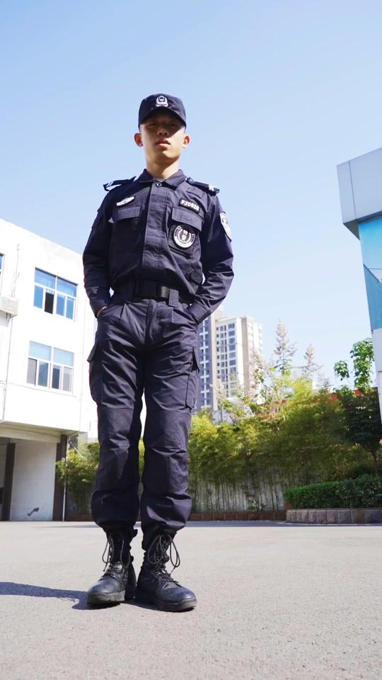 你们要的#特警小哥哥来了,挑战最帅#旋风腿!