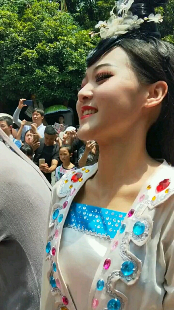 不远千里,来到宋城终于看见全网最火的真人小白啦.