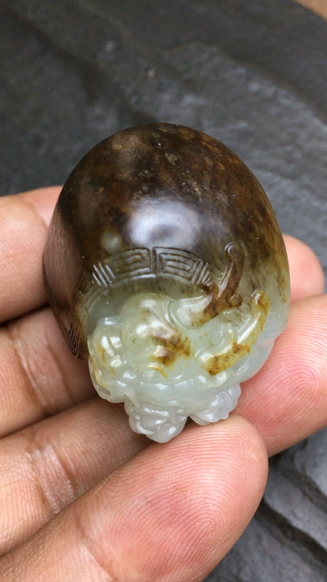 新疆和田玉籽料系列#新疆和田玉籽料雕刻 龙龟 天然皮色油润夏邋