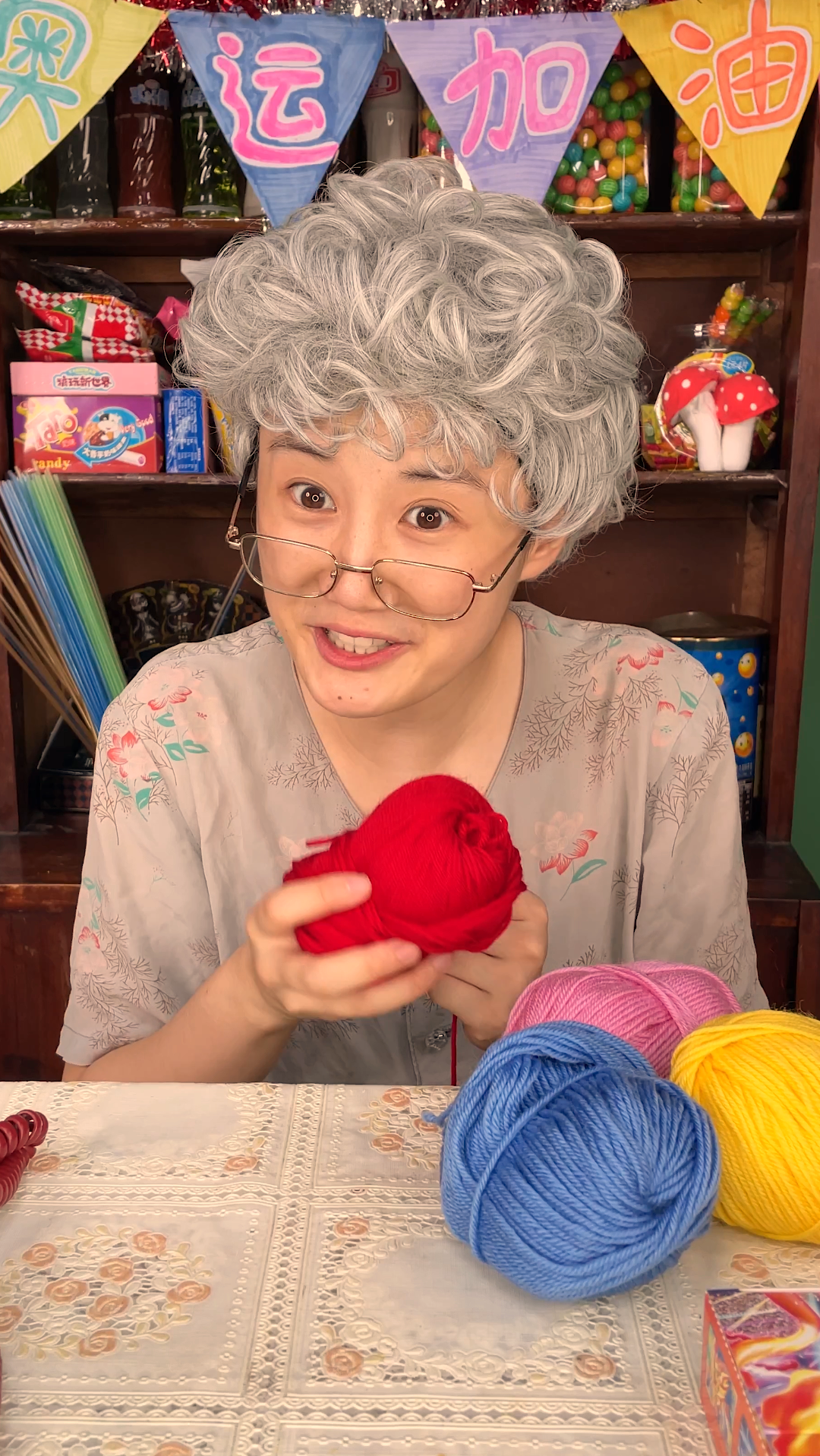 手工制作#阿婆教你用毛线球做个热带海洋馆.