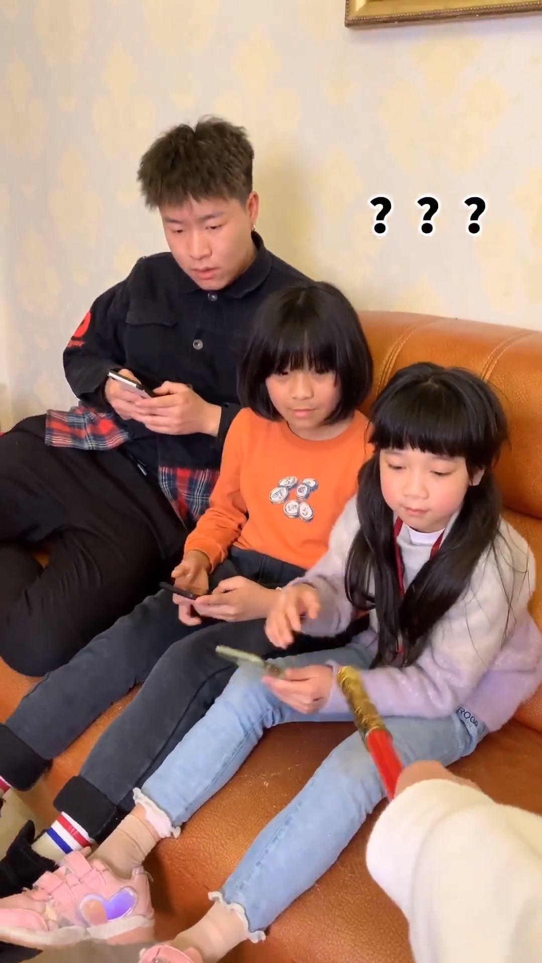 搞笑段子剧#什么都不怕的兄妹,为什么要把手机收起来