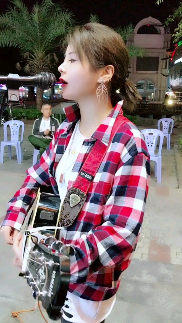 夜之光花姐现场演绎