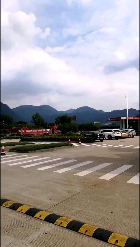 去安徽黄山,途经九华山服务区